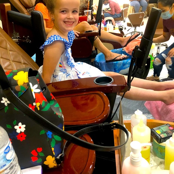 Meet your Posher, Shelly - Picture 10 of 15